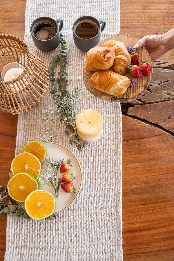 Camino de mesa tejido beige con trenzas